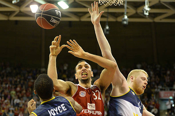 巨额支出的 巨额支出的